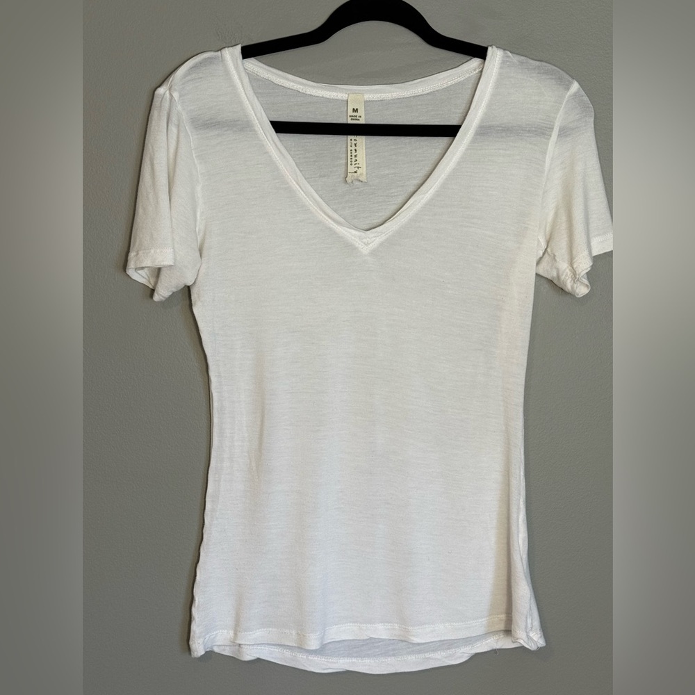 Community Bamboo V-Neck T-Shirt in White – Size M